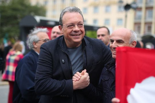 Το καζάνι (σιγο)βράζει